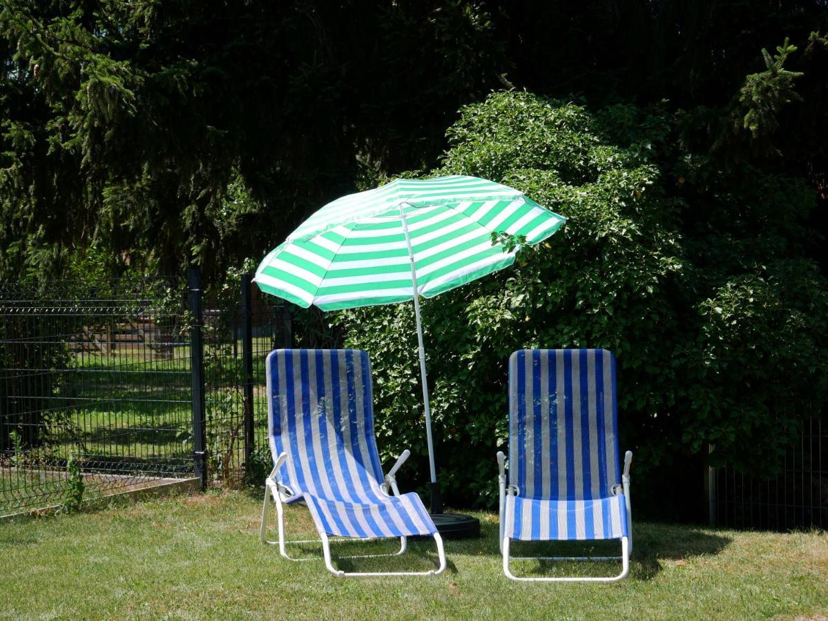 Ferienwohnung mit Garten Ehrenkirchen Exterior foto