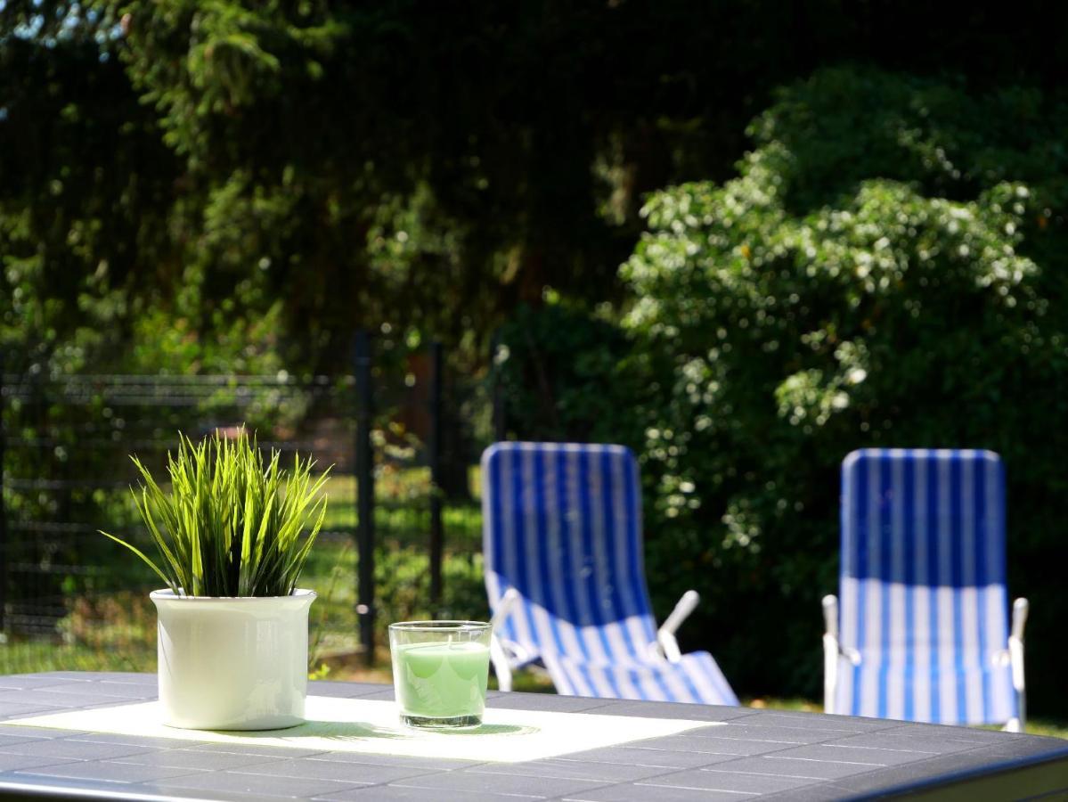 Ferienwohnung mit Garten Ehrenkirchen Exterior foto